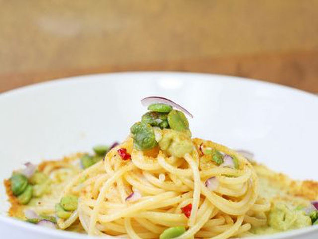 Spaghetti Con Fave E Pecorino