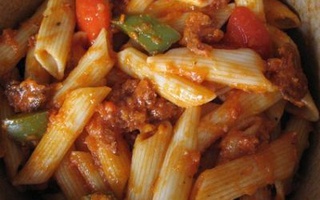 Penne Con Chorizo ​​E Peperoni