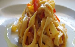 Tagliatelle Peperoni E Pecorino