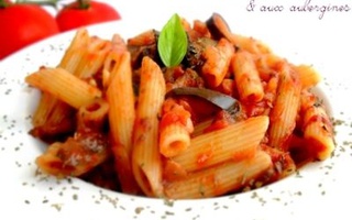 Penne Con Salsa Di Pomodoro E Melanzane