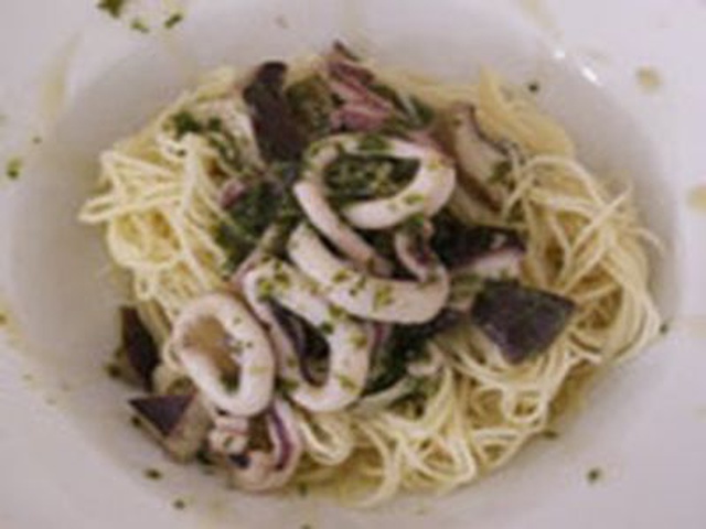 Spaghetti Con Calamari E Porcini, Burro Di Prezzemolo