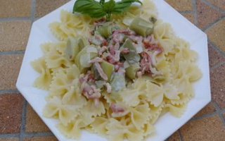 Pasta Con Porri, Panna E Pancetta Affumicata