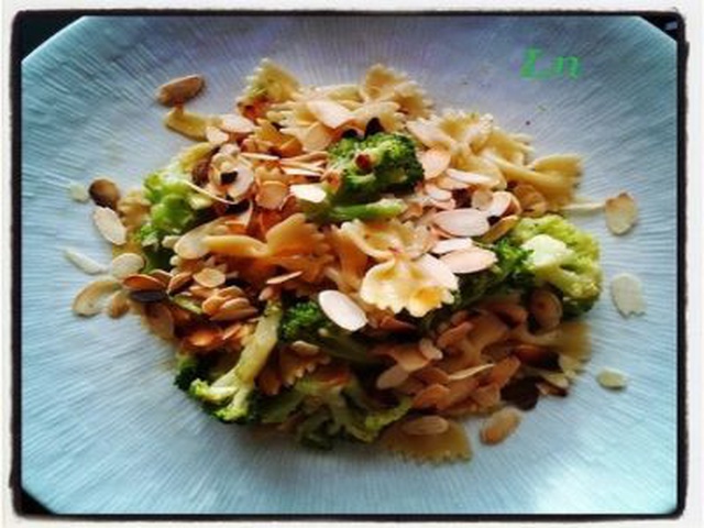 Farfalle Con Broccoli E Mandorle Tostate