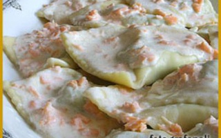 Ravioli Di Pesce con Ricotta E Spinaci  Conditi Con Salmone Affumicato