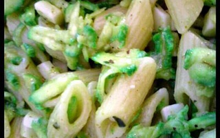 Pasta Fredda Con Zucchine Marinate Alla Menta, Feta E Olive