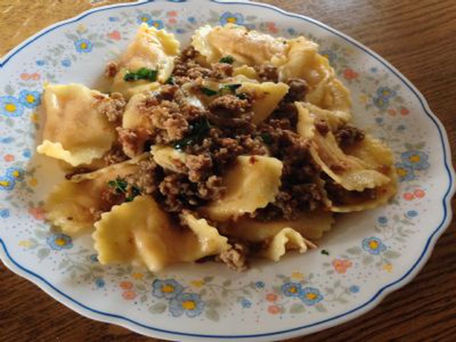 Pansotti Stracchino E Pomodoro Con Ragù In Bianco