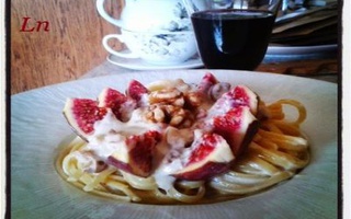 Spaghetti Con Gorgonzola, Noci E Fichi