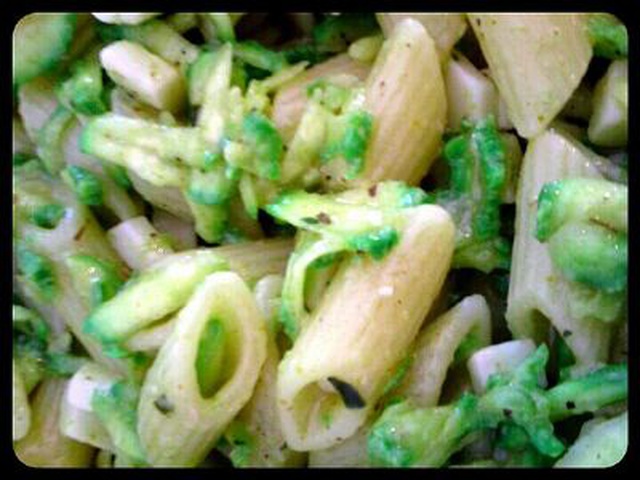 Pasta Fredda Con Zucchine Marinate Alla Menta, Feta E Olive