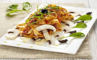 Tagliatelle Alla Bolognese Funghi Porcini, Spinaci