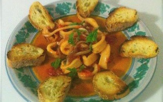 Pasta Con Il Ragù Di Calamari