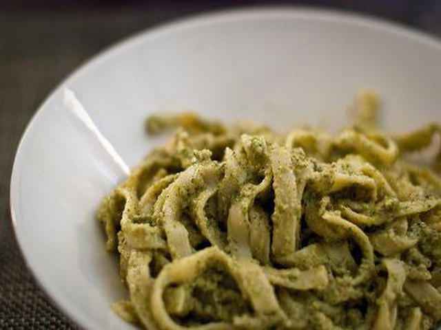 Tagliolini Al Pesto Di Noci