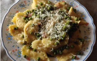 Pansotti Ai Funghi Con Piselli E Guanciale Croccante