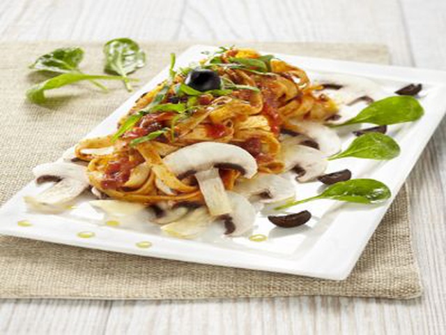 Tagliatelle Alla Bolognese Funghi Porcini, Spinaci