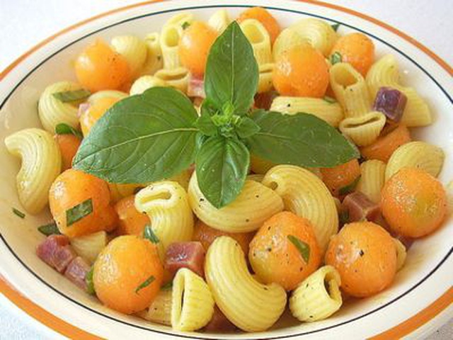 Pasta Fresca Con Melone, Prosciutto Di Parma E Basilico