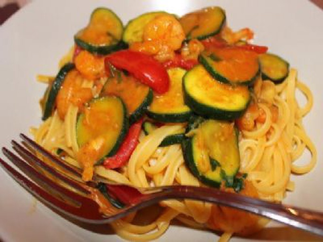 Tagliatelle Con Gamberi, Zucchine E Zafferano