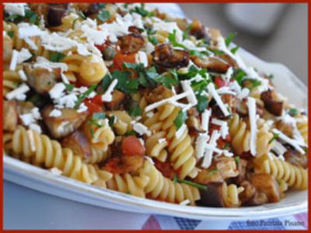 Fusilli Con Melanzan Ricotta Pomodorini Acciughe E Capperi