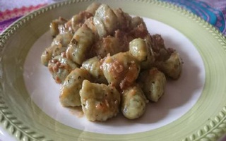 Gnocchi Alle Erbette Con Ragù Bianco