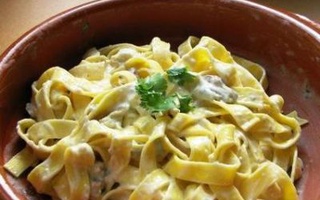 Tagliatelle Con formaggio Blu E Noci