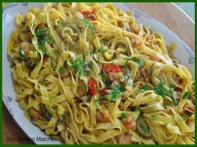 Fettuccine Ai Fiori Di Zucca, Zucchine E Gamberetti