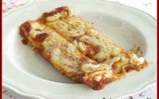 Cannelloni Delicati Di Ricotta E Zucchine Con Sugo Di Pomodoro