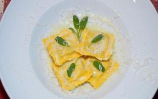 Ravioli Di Ricotta Con Burro E Salvia