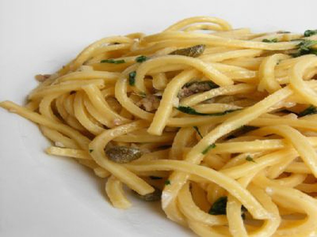 Spaghetti Aglio,olio E Acciughe