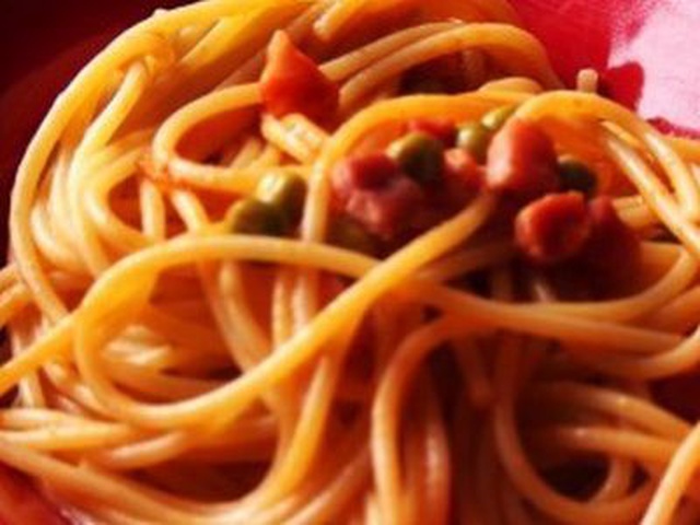 Spaghettoni Con Pancetta E Piselli