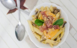 Penne con Crema di Zucca, Funghi e Prosciutto