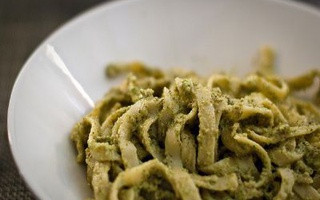 Tagliolini Al Pesto Di Noci