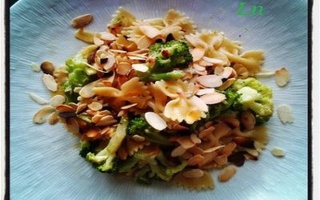 Farfalle Con Broccoli E Mandorle Tostate